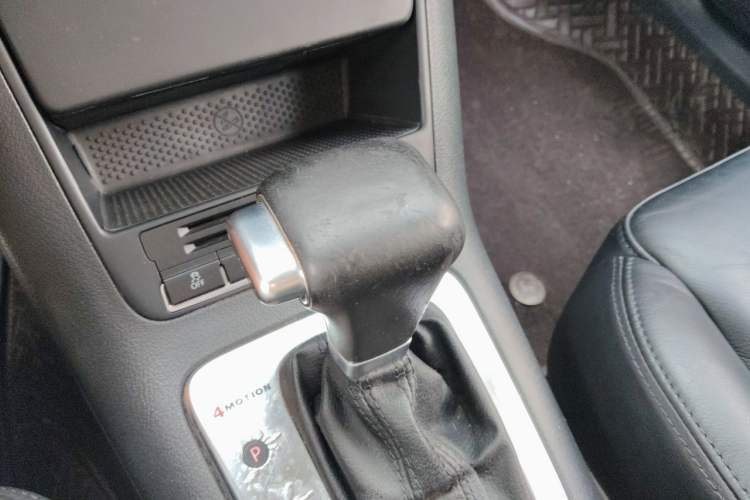 Used Volkswagen Tiguan 2010 1.8 TSI Automatic All-Wheel Drive Fashion Edition Gear Lever
