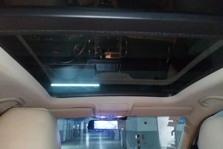 Used Volkswagen Tiguan 2010 1.8TSI Automatic All-Wheel-Drive Elite Edition Headliner