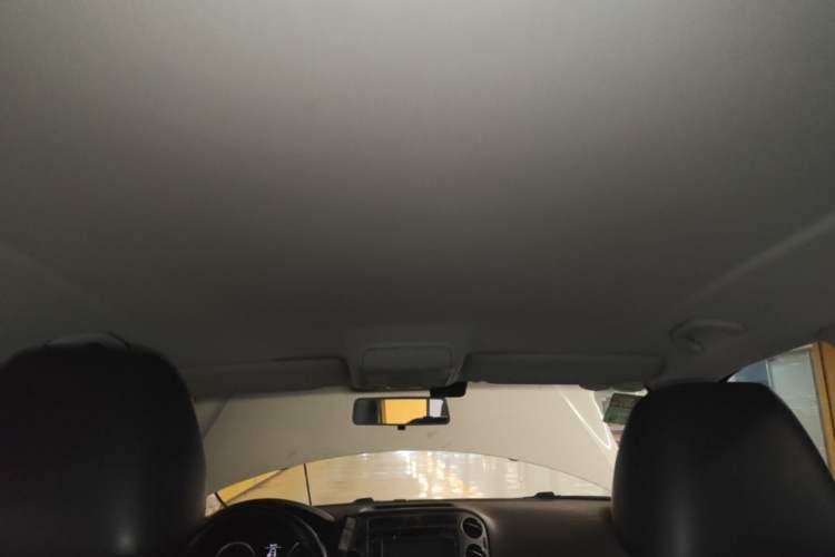 Used Volkswagen Tiguan 2010 1.8 TSI Automatic All-Wheel Drive Fashion Edition Headliner