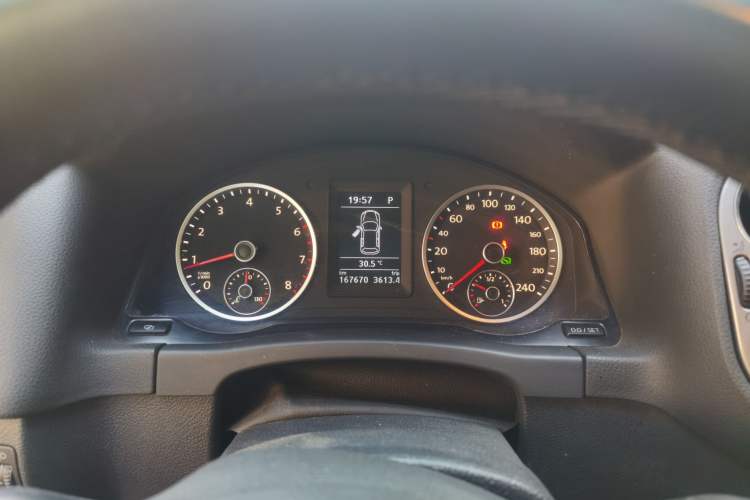 Used Volkswagen Tiguan 2010 1.8 TSI Automatic All-Wheel Drive Fashion Edition Instrument Cluster