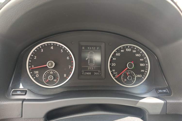 Used Volkswagen Tiguan 2010 2.0 TSI Automatic All-Wheel Drive Flagship Edition Instrument Cluster