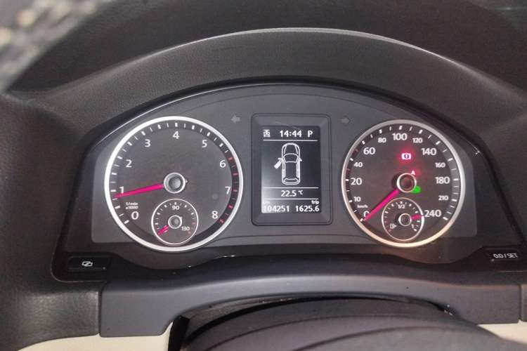 Used Volkswagen Tiguan 2010 1.8TSI Automatic All-Wheel-Drive Elite Edition Instrument Cluster