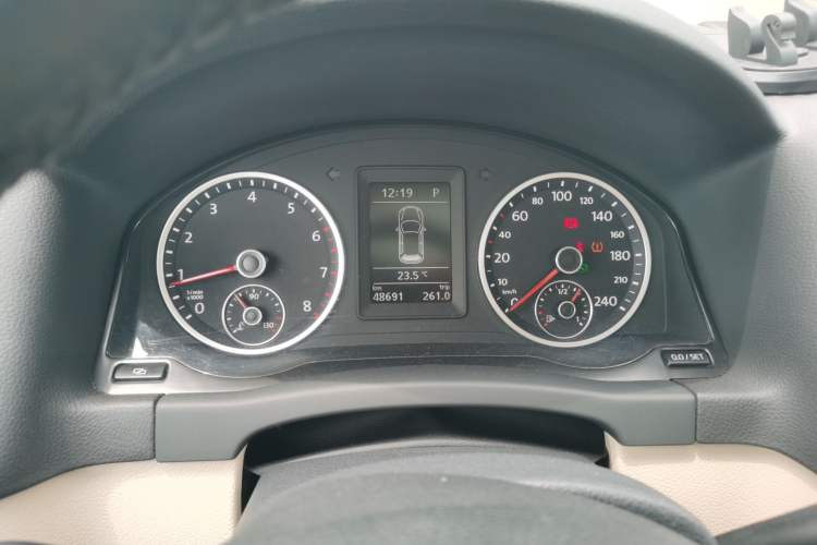 Used Volkswagen Tiguan 2010 2.0 TSI Automatic All-Wheel Drive Flagship Navigation Edition Instrument Cluster
