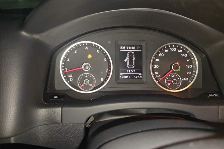Used Volkswagen Tiguan 2010 2.0 TSI Automatic All-Wheel-Drive Elite Edition Instrument Cluster