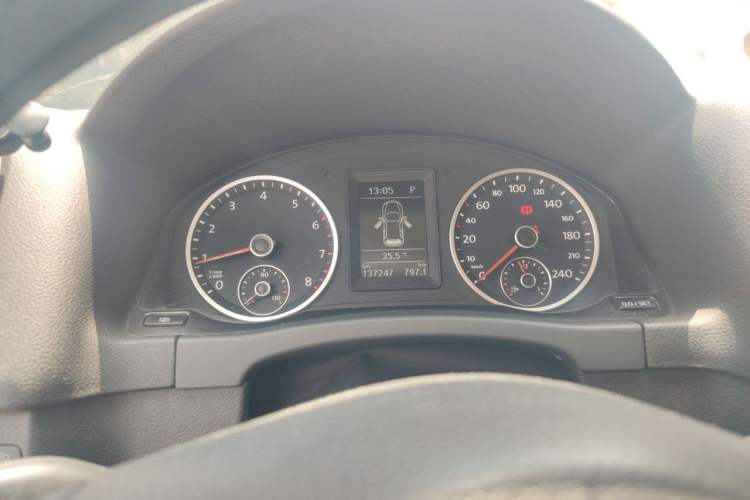 Used Volkswagen Tiguan 2010 1.8 TSI Automatic All-Wheel Drive Fashion Edition Instrument Cluster