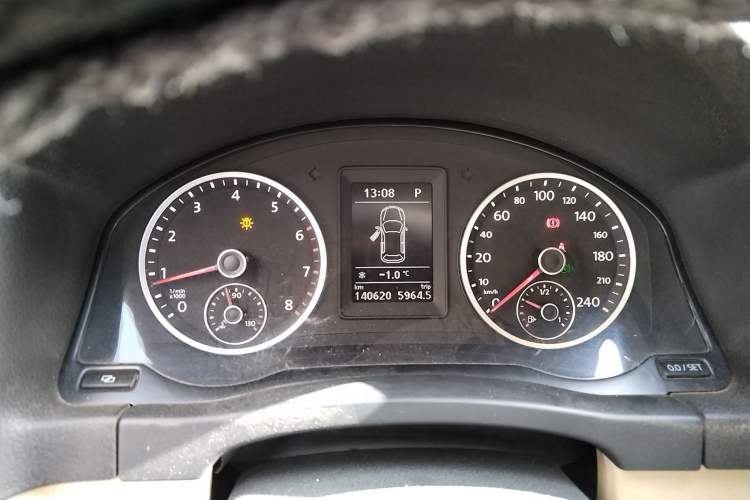 Used Volkswagen Tiguan 2010 1.8 TSI Automatic Two-Wheel Drive Trend Edition Instrument Cluster