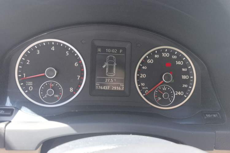 Used Volkswagen Tiguan 2010 2.0 TSI Automatic All-Wheel Drive Flagship Edition Instrument Cluster