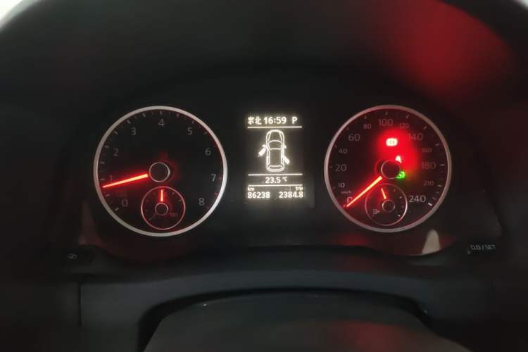 Used Volkswagen Tiguan 2010 1.8TSI Automatic Two-Wheel Drive Elite Edition Instrument Cluster