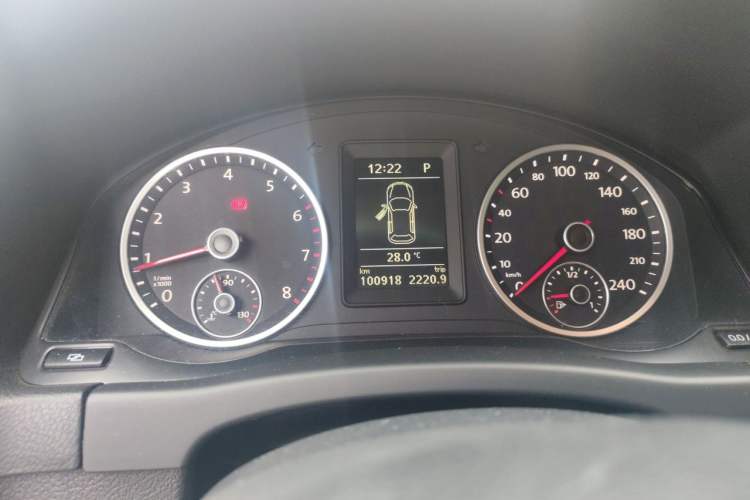 Used Volkswagen Tiguan 2010 1.8 TSI Automatic Two-Wheel Drive Trend Edition Instrument Cluster