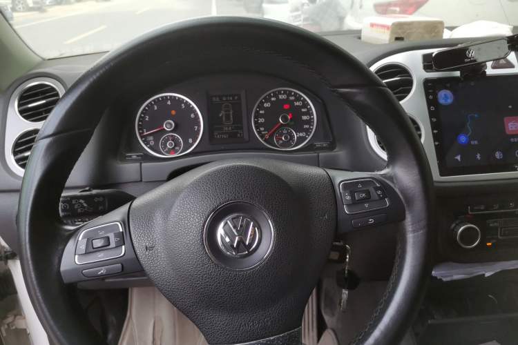 Used Volkswagen Tiguan 2010 2.0 TSI Automatic All-Wheel-Drive Elite Edition Instrument Cluster