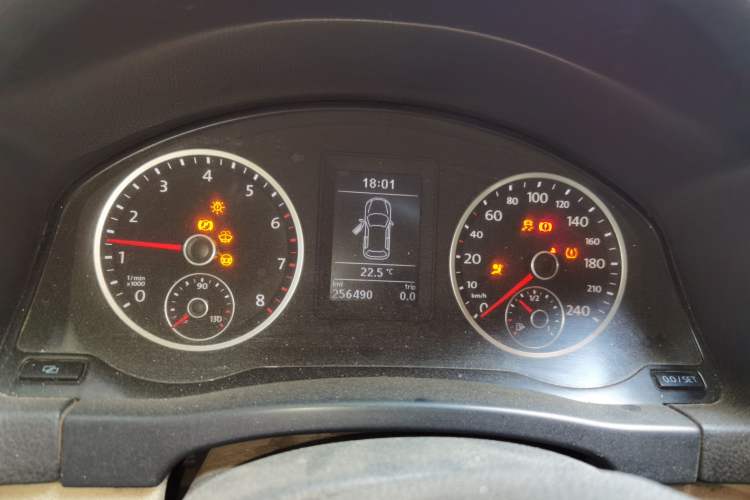 Used Volkswagen Tiguan 2010 1.8 TSI Manual Two-Wheel Drive Urban Edition Instrument Cluster