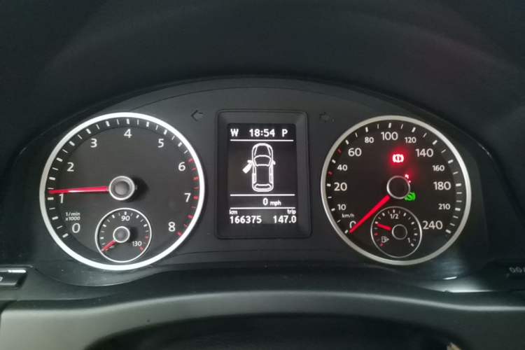Used Volkswagen Tiguan 2010 2.0 TSI Automatic All-Wheel-Drive Elite Edition Instrument Cluster