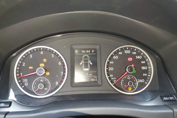 Used Volkswagen Tiguan 2010 2.0 TSI Automatic All-Wheel-Drive Elite Edition Instrument Cluster