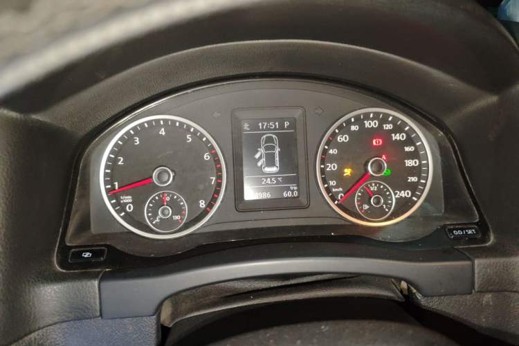 Used Volkswagen Tiguan 2010 2.0 TSI Automatic All-Wheel Drive Flagship Navigation Edition Instrument Cluster