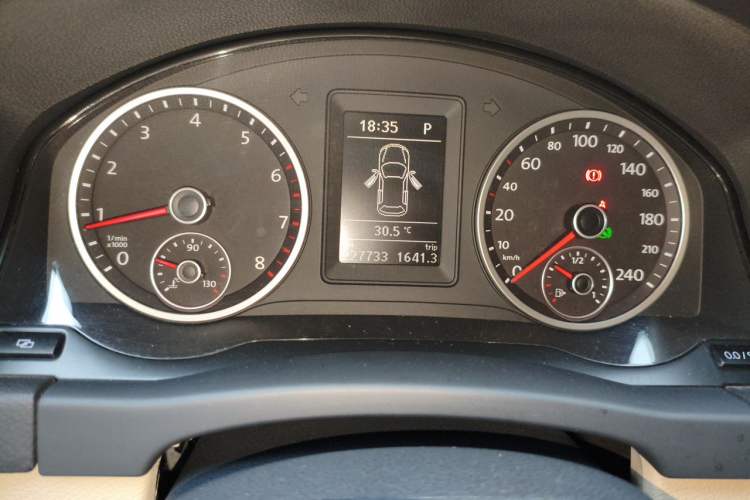 Used Volkswagen Tiguan 2010 1.8 TSI Automatic Two-Wheel Drive Trend Edition Instrument Cluster