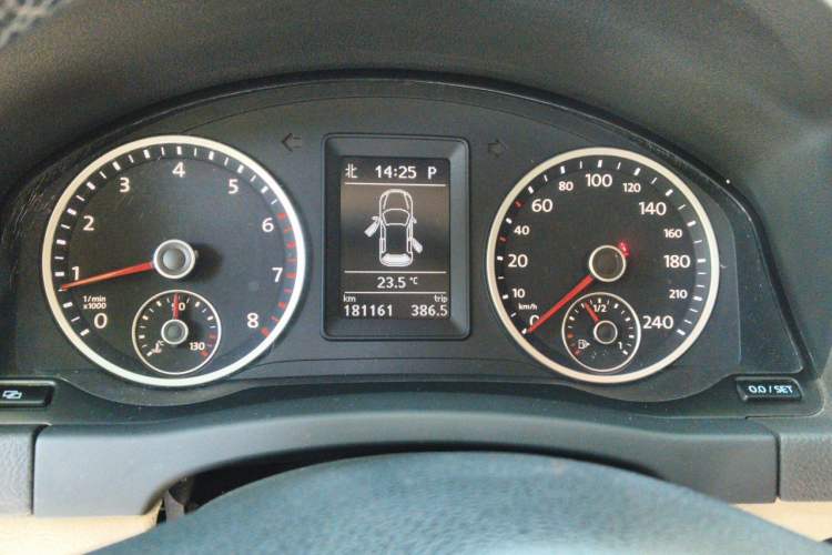 Used Volkswagen Tiguan 2010 1.8TSI Automatic All-Wheel-Drive Elite Edition Instrument Cluster