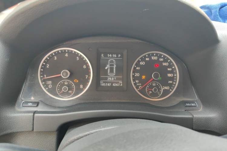 Used Volkswagen Tiguan 2010 2.0 TSI Automatic All-Wheel-Drive Elite Edition Instrument Cluster