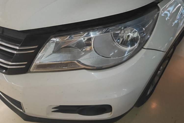 Used Volkswagen Tiguan 2010 1.8 TSI Automatic All-Wheel Drive Fashion Edition Left Front Headlight