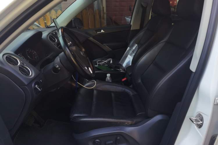 Used Volkswagen Tiguan 2010 1.8 TSI Automatic All-Wheel Drive Fashion Edition Left Front Seat