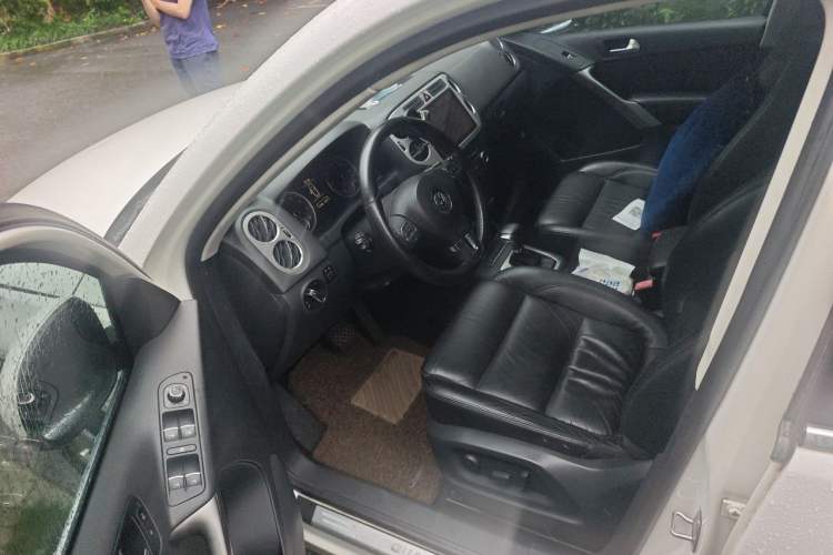 Used Volkswagen Tiguan 2010 1.8TSI Automatic Two-Wheel Drive Elite Edition Left Front Seat