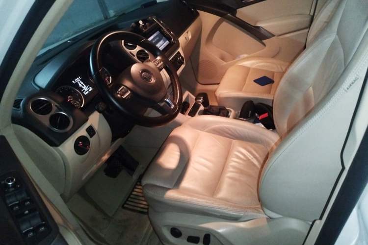 Used Volkswagen Tiguan 2010 1.8TSI Automatic All-Wheel-Drive Elite Edition Left Front Seat