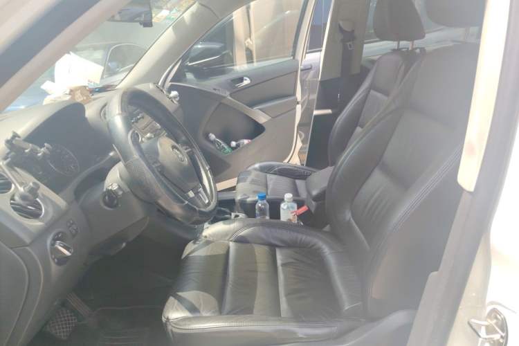 Used Volkswagen Tiguan 2010 1.8 TSI Automatic All-Wheel Drive Fashion Edition Left Front Seat