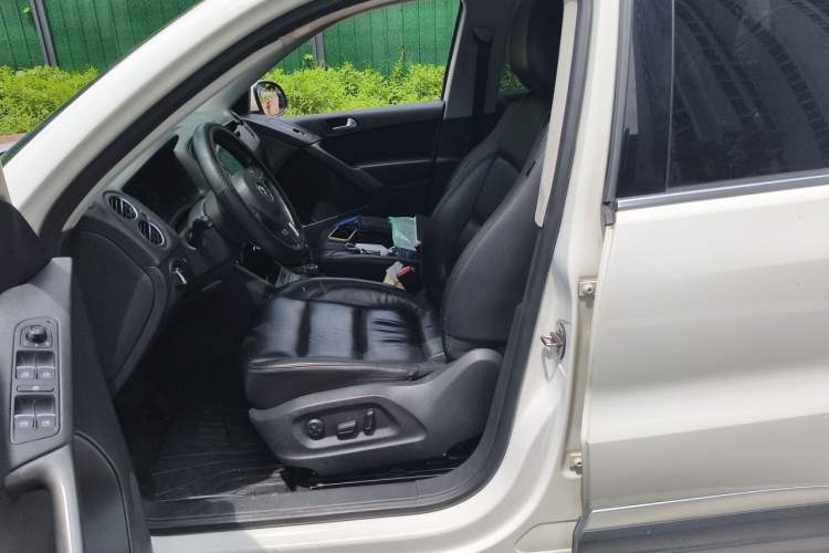 Used Volkswagen Tiguan 2010 1.8TSI Automatic Two-Wheel Drive Elite Edition Left Front Seat