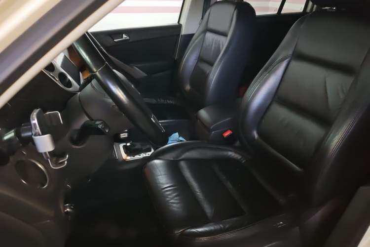 Used Volkswagen Tiguan 2010 1.8TSI Automatic Two-Wheel Drive Elite Edition Left Front Seat