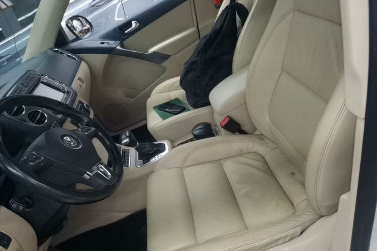 Used Volkswagen Tiguan 2010 2.0 TSI Automatic All-Wheel-Drive Elite Edition Left Front Seat