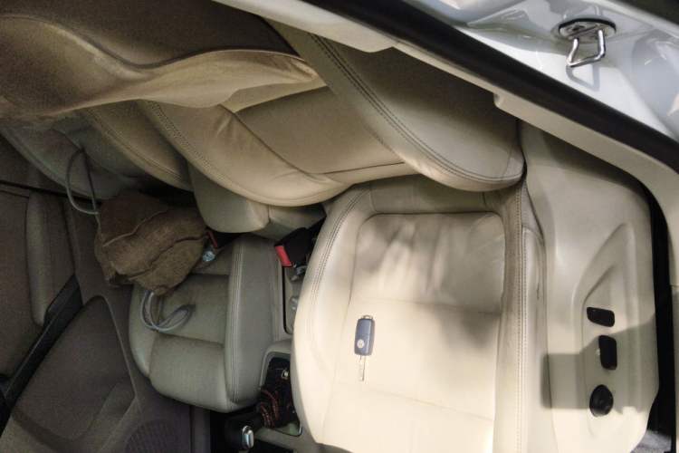 Used Volkswagen Tiguan 2010 1.8TSI Automatic All-Wheel-Drive Elite Edition Left Front Seat
