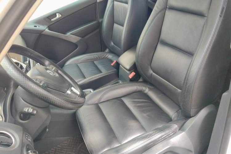 Used Volkswagen Tiguan 2010 1.8 TSI Automatic All-Wheel Drive Fashion Edition Left Front Seat