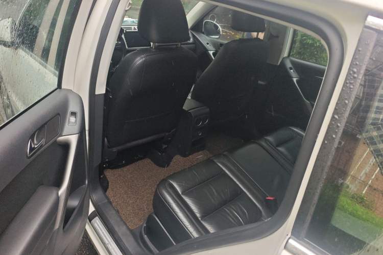 Used Volkswagen Tiguan 2010 1.8TSI Automatic Two-Wheel Drive Elite Edition Left Rear Seat
