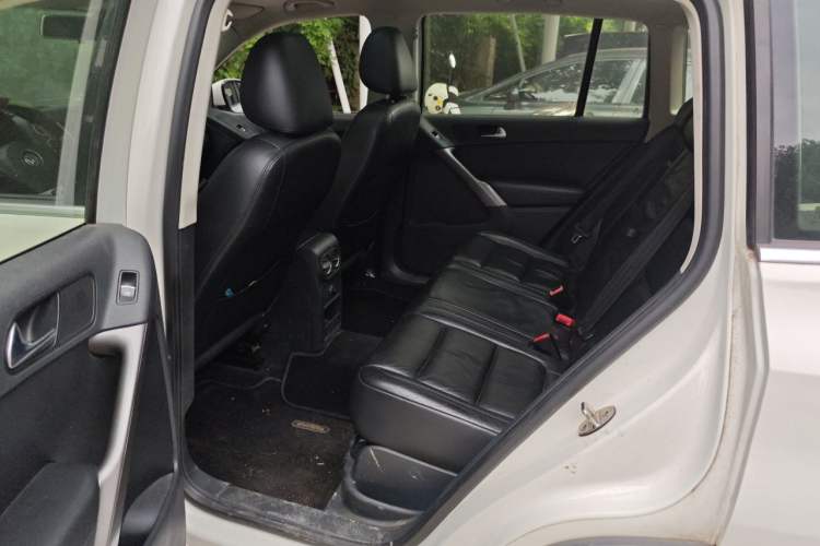 Used Volkswagen Tiguan 2010 1.8TSI Automatic All-Wheel-Drive Elite Edition Left Rear Seat