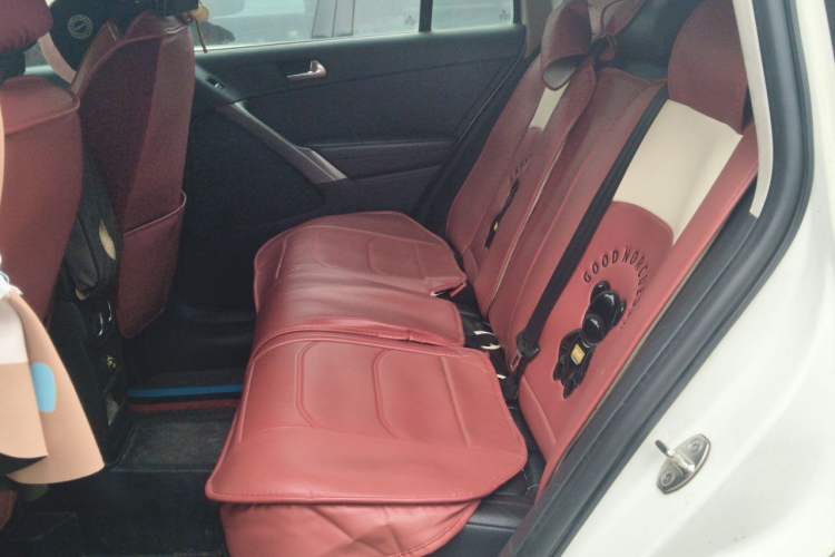 Used Volkswagen Tiguan 2010 1.8 TSI Automatic All-Wheel Drive Fashion Edition Left Rear Seat