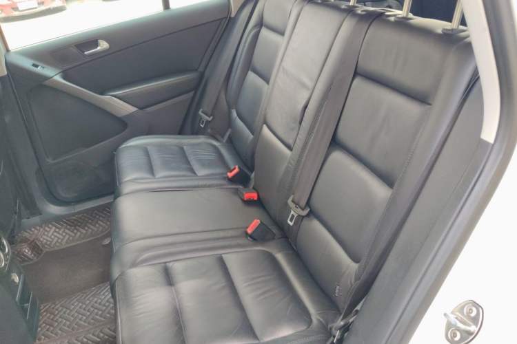 Used Volkswagen Tiguan 2010 1.8 TSI Automatic All-Wheel Drive Fashion Edition Left Rear Seat