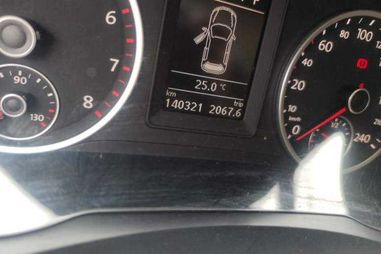 Used Volkswagen Tiguan 2010 1.8TSI Automatic All-Wheel-Drive Elite Edition Odometer Close Up