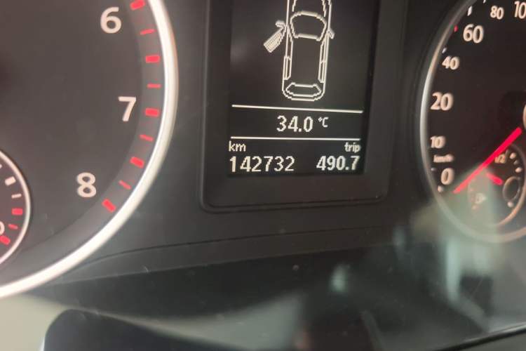 Used Volkswagen Tiguan 2010 1.8TSI Automatic Two-Wheel Drive Elite Edition Odometer Close Up