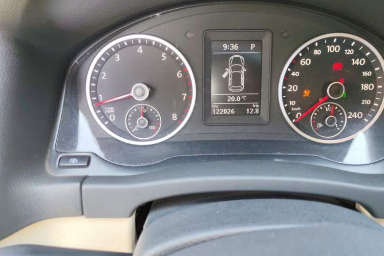 Used Volkswagen Tiguan 2010 1.8 TSI Automatic Two-Wheel Drive Trend Edition Odometer Close Up