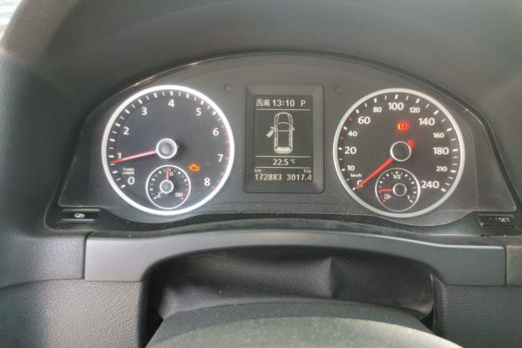 Used Volkswagen Tiguan 2010 1.8TSI Automatic All-Wheel-Drive Elite Edition Odometer Close Up
