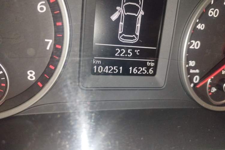 Used Volkswagen Tiguan 2010 1.8TSI Automatic All-Wheel-Drive Elite Edition Odometer Close Up