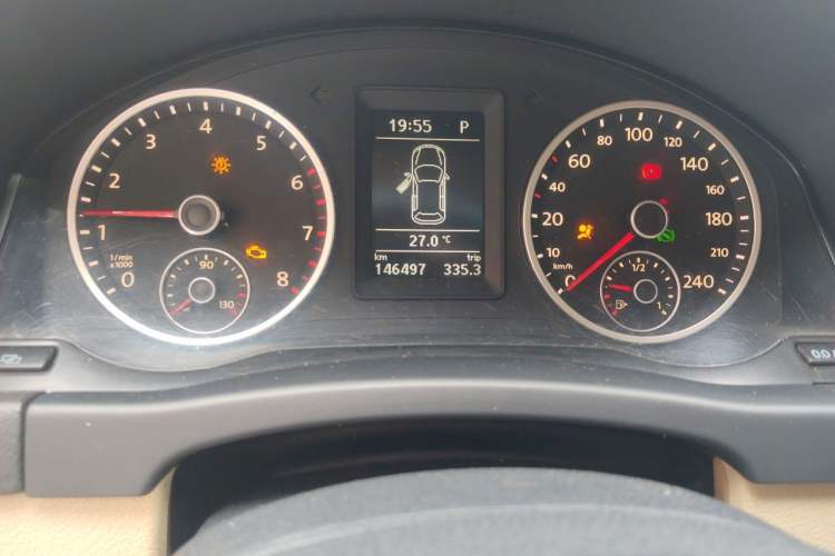 Used Volkswagen Tiguan 2010 1.8 TSI Automatic Two-Wheel Drive Urban Edition Odometer Close Up