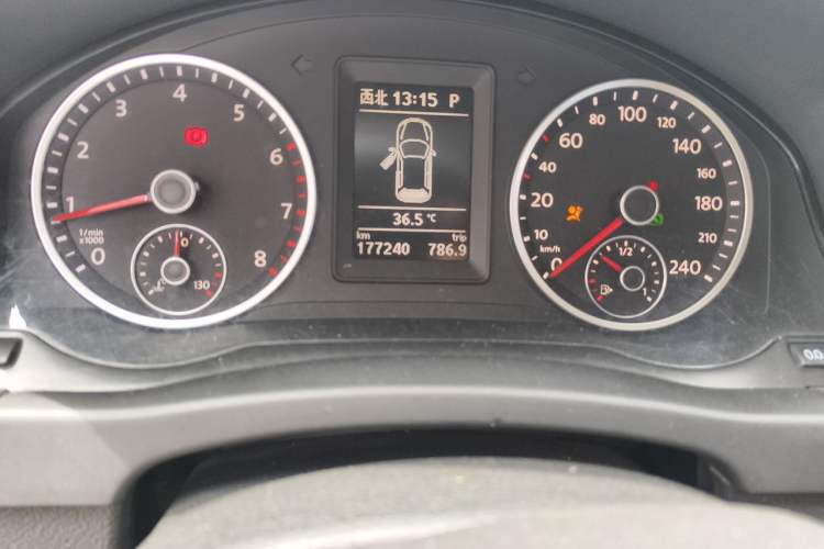 Used Volkswagen Tiguan 2010 1.8TSI Automatic Two-Wheel Drive Elite Edition Odometer Close Up