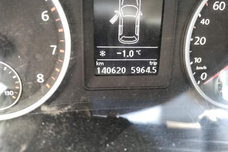 Used Volkswagen Tiguan 2010 1.8 TSI Automatic Two-Wheel Drive Trend Edition Odometer Close Up