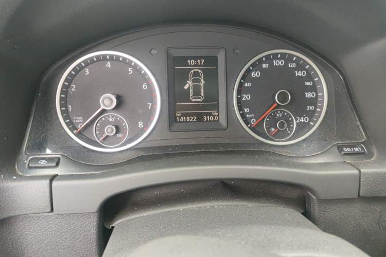 Used Volkswagen Tiguan 2010 1.8TSI Automatic Two-Wheel Drive Elite Edition Odometer Close Up