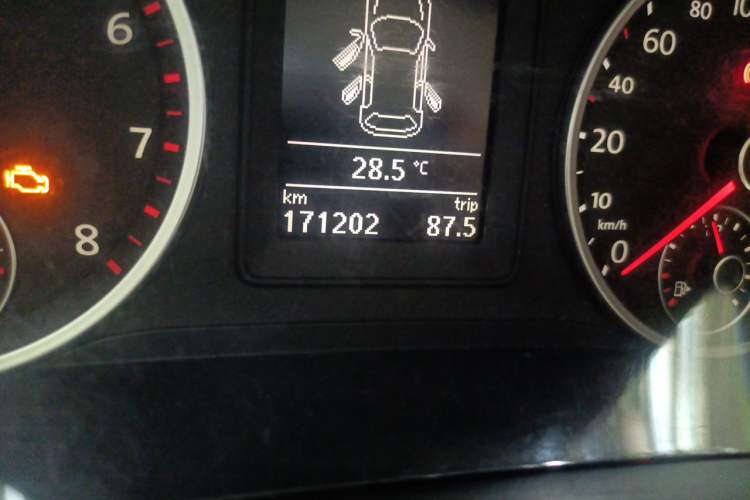 Used Volkswagen Tiguan 2010 2.0 TSI Automatic All-Wheel Drive Flagship Navigation Edition Odometer Close Up