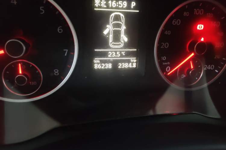 Used Volkswagen Tiguan 2010 1.8TSI Automatic Two-Wheel Drive Elite Edition Odometer Close Up