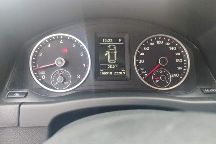 Used Volkswagen Tiguan 2010 1.8 TSI Automatic Two-Wheel Drive Trend Edition Odometer Close Up