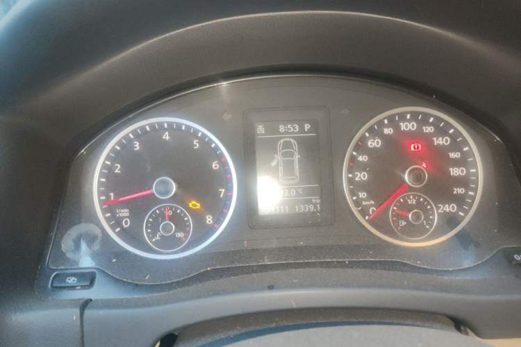 Used Volkswagen Tiguan 2010 1.8TSI Automatic All-Wheel-Drive Elite Edition Odometer Close Up