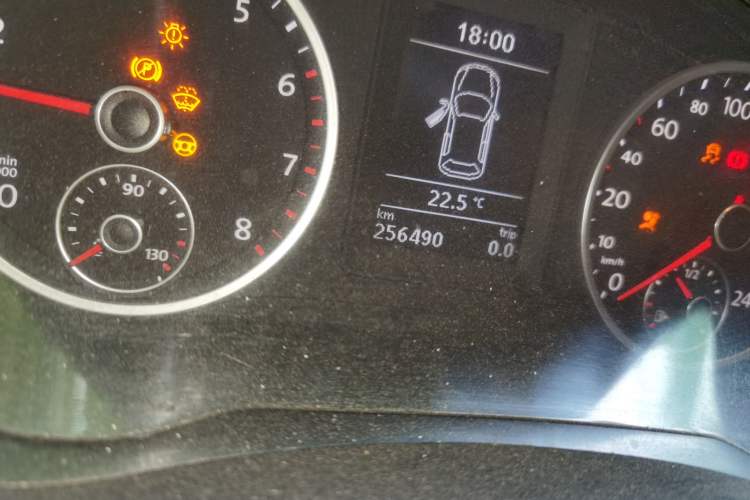 Used Volkswagen Tiguan 2010 1.8 TSI Manual Two-Wheel Drive Urban Edition Odometer Close Up