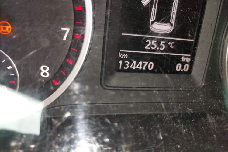 Used Volkswagen Tiguan 2010 2.0 TSI Automatic All-Wheel Drive Flagship Edition Odometer Close Up
